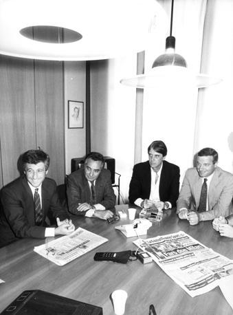  Gianni Rivera, Candido Cannav, Cesare Maldini e il vicedirettore Roberto Milazzo alla Gazzetta dello Sport dopo la vittoria del Milan in coppa Campioni, maggio 1989 